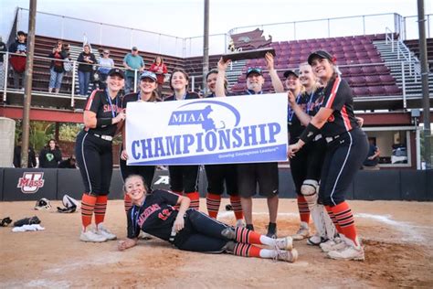 Middleboro offense leads way to Div. 3 state softball title